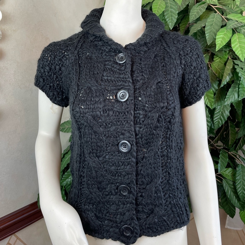 VIVIENNE TAM BUTTON DOWN SHORT SLEEVE CHUNKY SWEATER